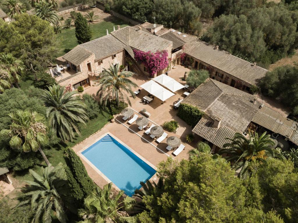 an aerial view of a house with a swimming pool at Finca Es Torrent in Campos