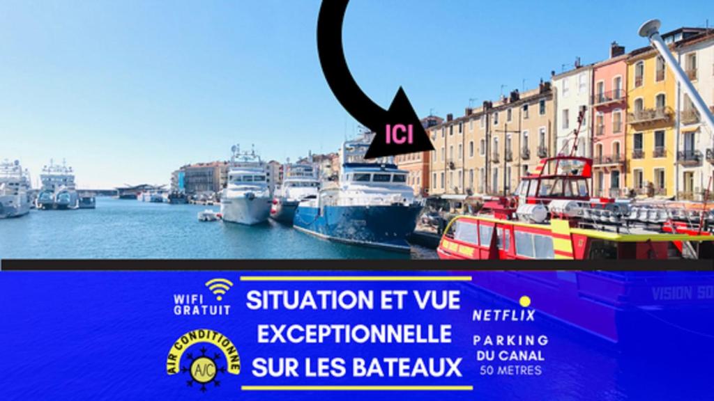 une télévision avec une photo d'un port avec des bateaux dans l'établissement MAGNIFIQUE APPART 102 m2 AU BORD DE L'EAU HYPER CENTRE, à Sète