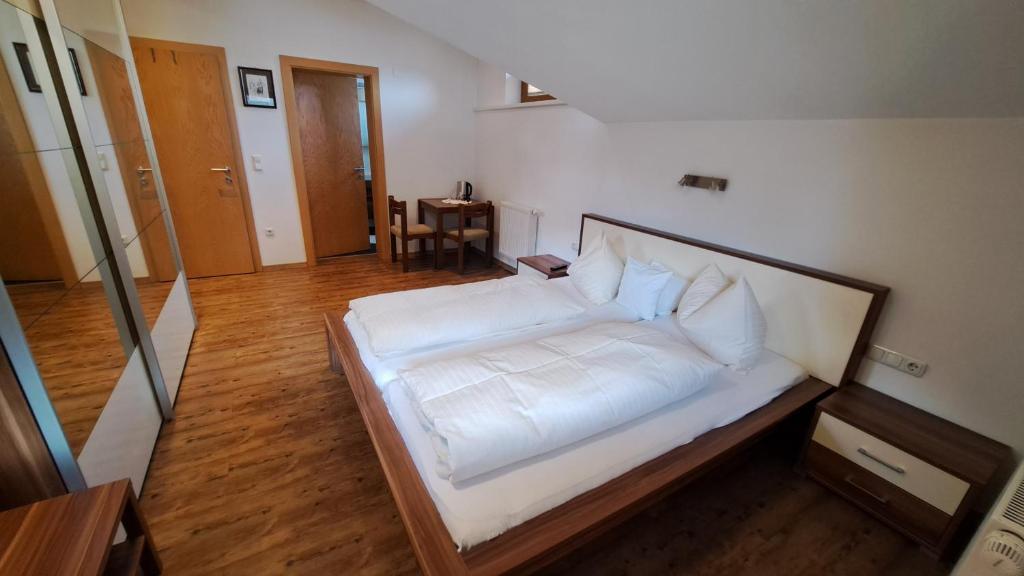 Postel nebo postele na pokoji v ubytování Landhaus Rauch