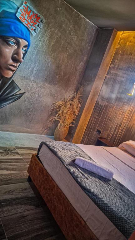 Una cama o camas en una habitación de Urban Hostal San Gil- Piscina Restaurante Bar