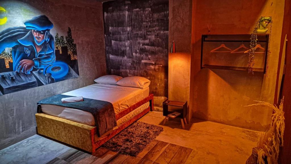 Una cama o camas en una habitación de Urban Hostal San Gil- Piscina Restaurante Bar