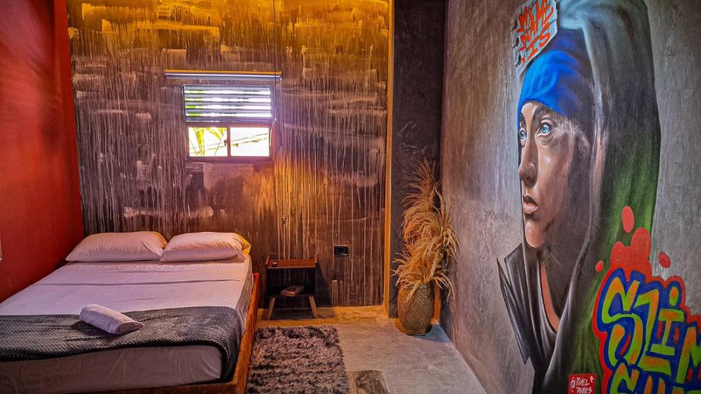 Una cama o camas en una habitación de Urban Hostal San Gil- Piscina Restaurante Bar