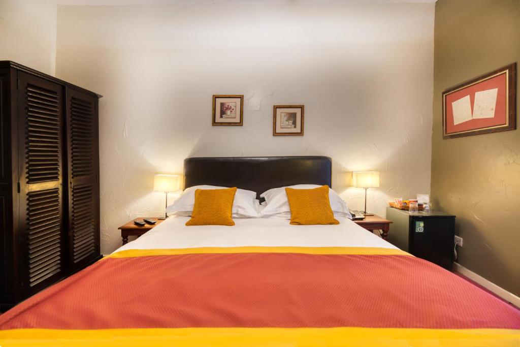 Hotel d'Aragon - Place de la Comédie - 3