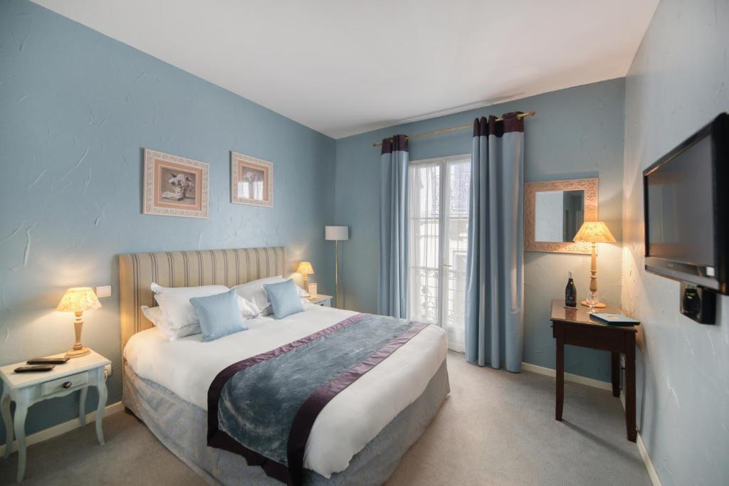 Hotel d'Aragon - Place de la Comédie - 5