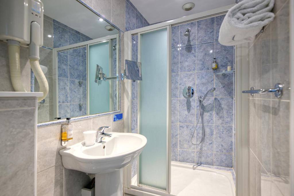 Hotel d'Aragon - Place de la Comédie - 7