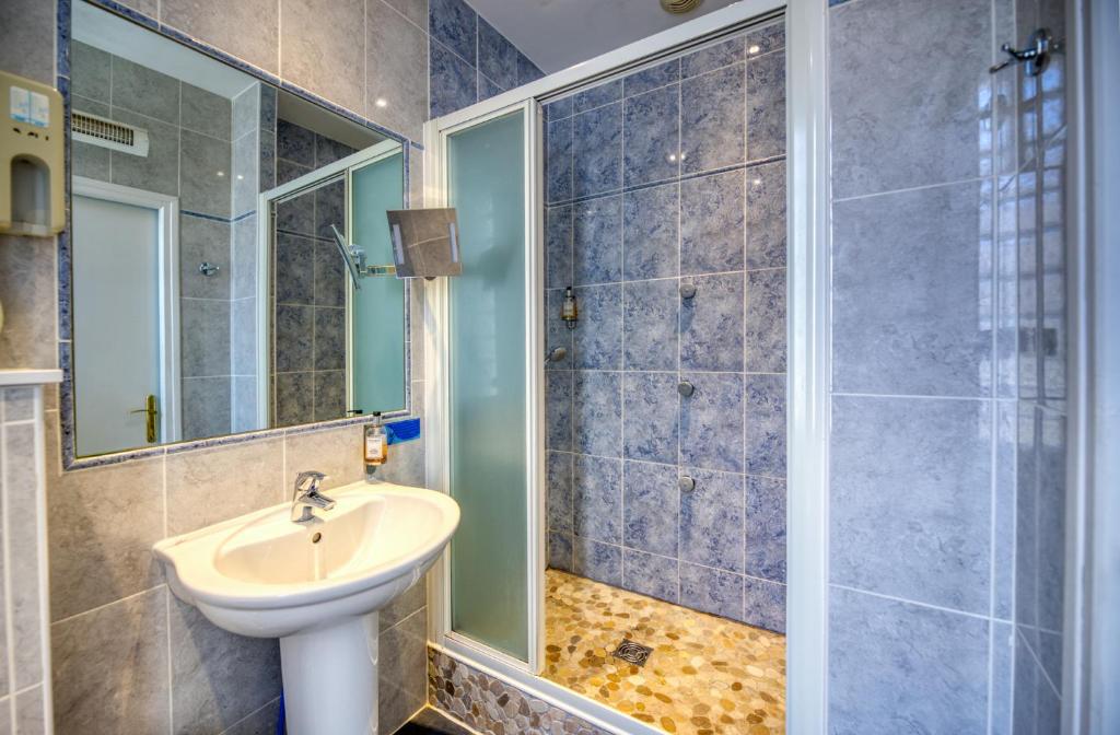 Hotel d'Aragon - Place de la Comédie - 10