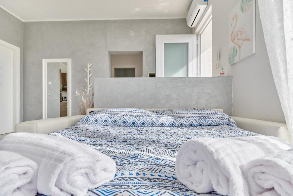 A bed or beds in a room at App. Mimosa Minerva Holiday Home