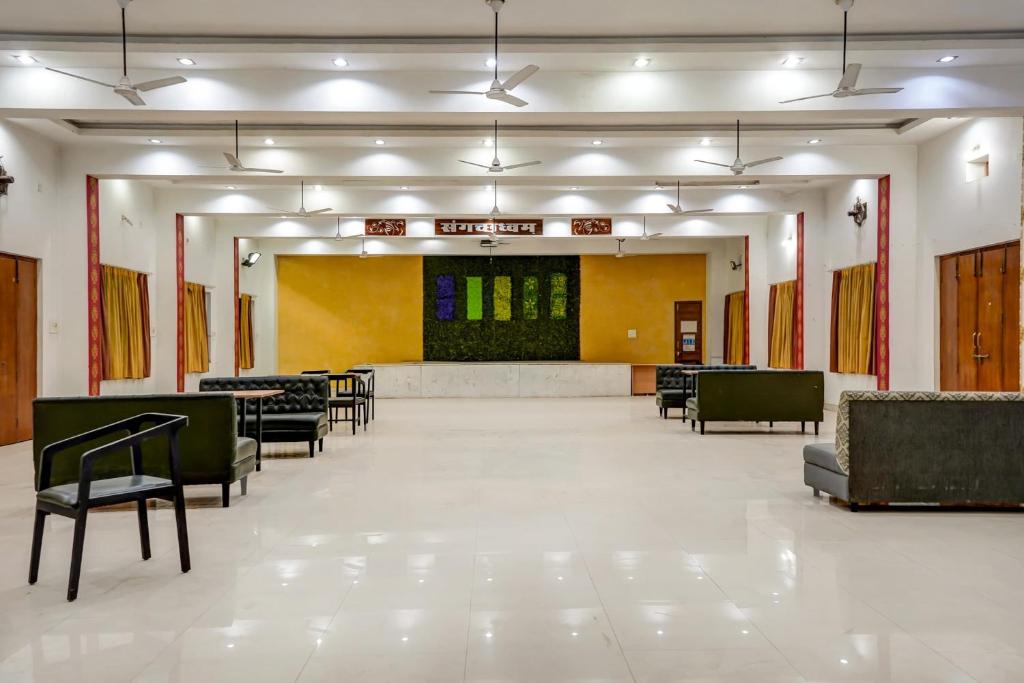 a large room with chairs and a waiting room at Hotel Welcome Sri Vip Road Raipur in Phundardih