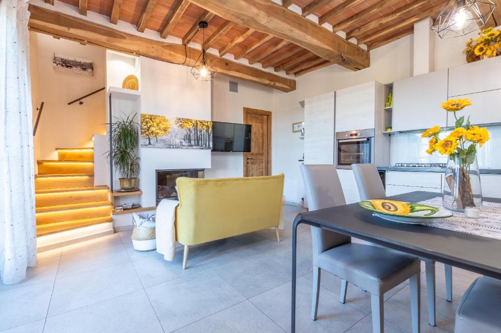 Kuchyň nebo kuchyňský kout v ubytování Sunflower con vista su Siena