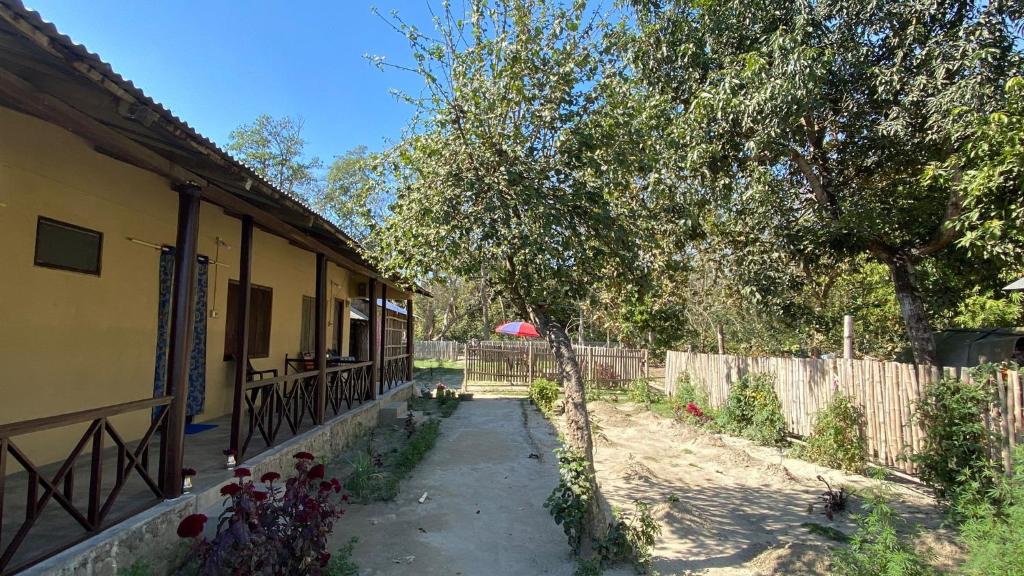 Zahrada ubytování Nanu's Bardiya Homestay