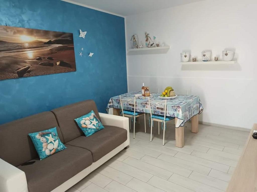 A seating area at Trenta metri dal mare Caraibico
