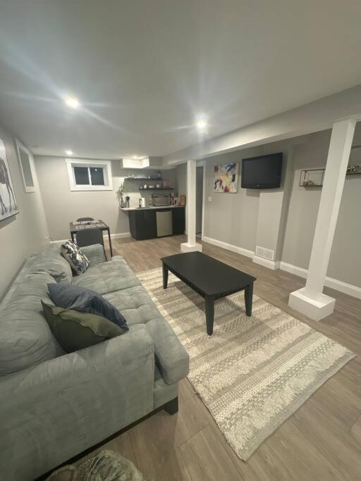 uma sala de estar com um sofá e uma mesa de centro em Private Basement Suite in Halifax em Halifax