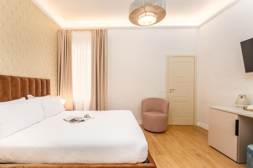 Postel nebo postele na pokoji v ubytování Hotel Ginori Al Duomo