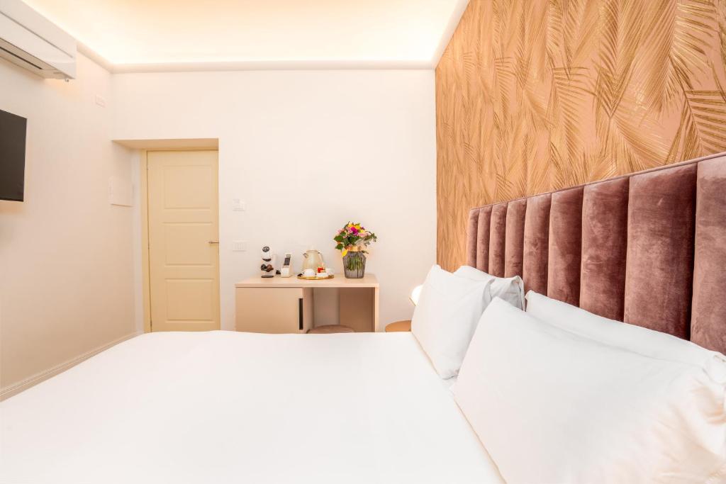 Postel nebo postele na pokoji v ubytování Hotel Ginori Al Duomo