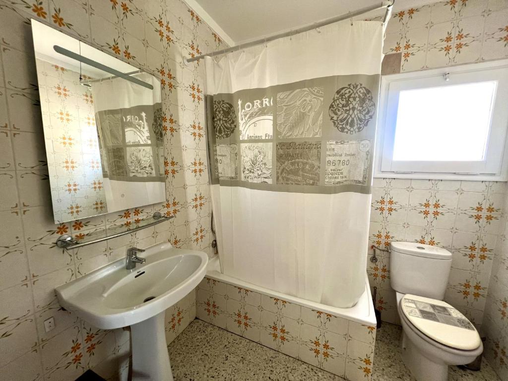 Fotografia z galérie ubytovania Calderon Casa Muy cerca de la Playa v destinácii Roses