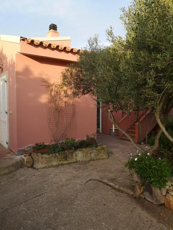 Fotografie z fotogalerie ubytování B&B Domus Oriens - monolocale indipendente in villa v destinaci Portoscuso