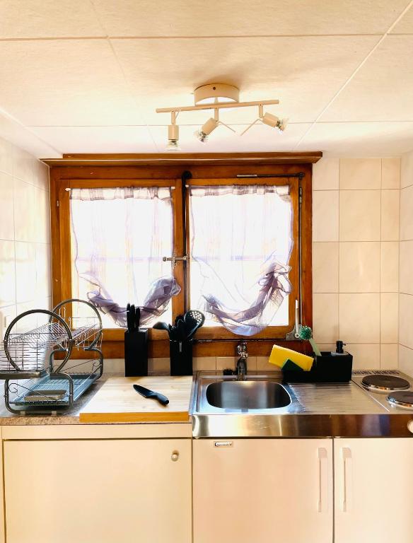 Kuchyň nebo kuchyňský kout v ubytování Charming, well-equipped Alpine apartment