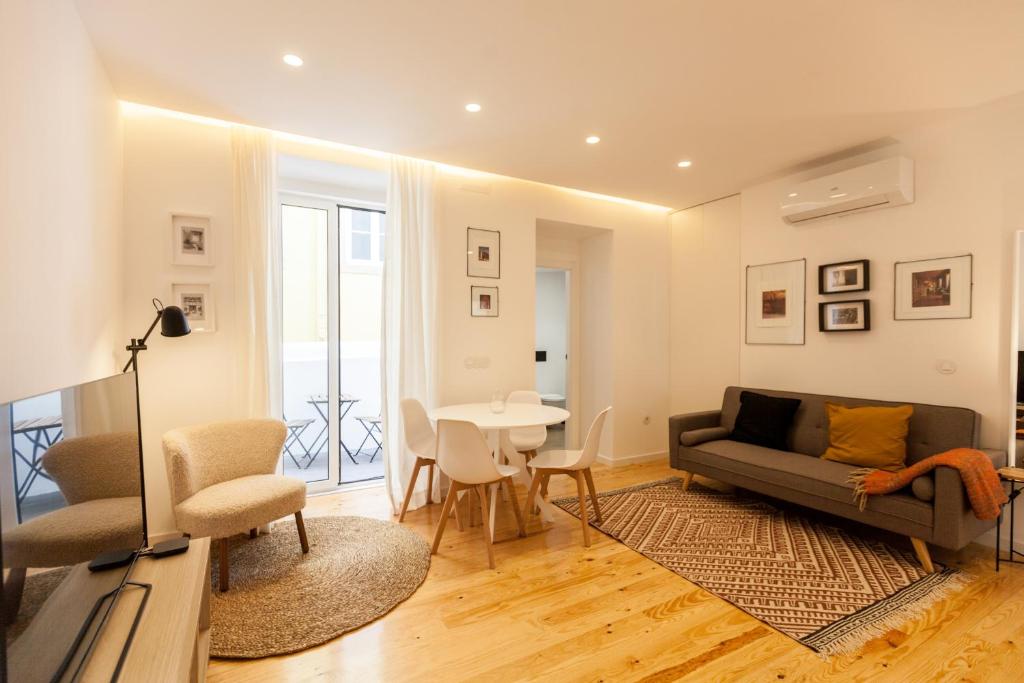 FLH Alcântara Elegant Charm with Balcony