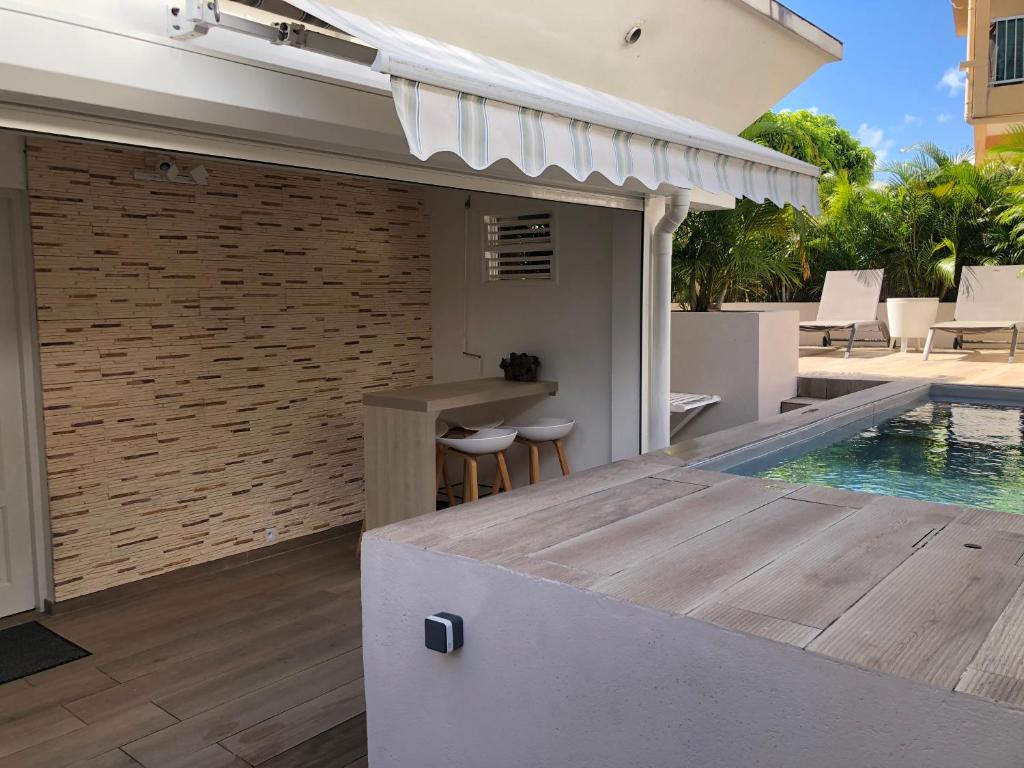 Bazén v ubytování Joli studio le Caribbean Tropical nebo v jeho okolí