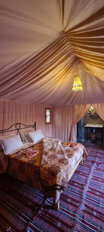 Cama ou camas em um quarto em CAMP ABDELMOULA