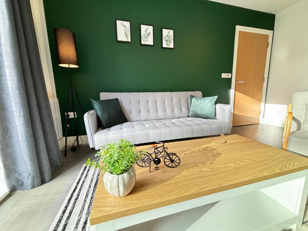 Posezení v ubytování Luxury Canal-side Apartment, Hemel Hempstead, Free parking, Perfect for Contractors