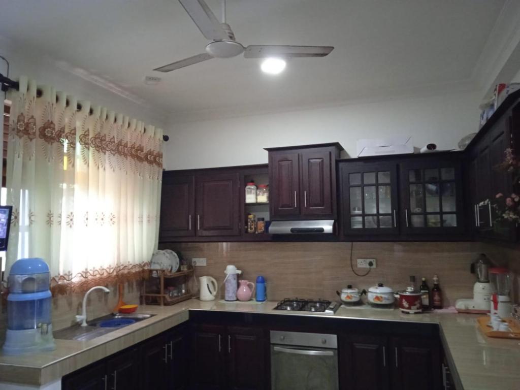 Kuchyň nebo kuchyňský kout v ubytování WILSON VILLA