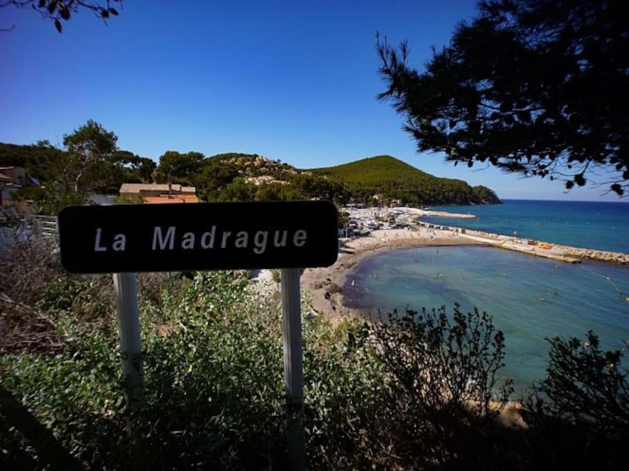 a sign that reads la maligne on a beach at Les Hauts YourHosHelper in Saint-Cyr-sur-Mer