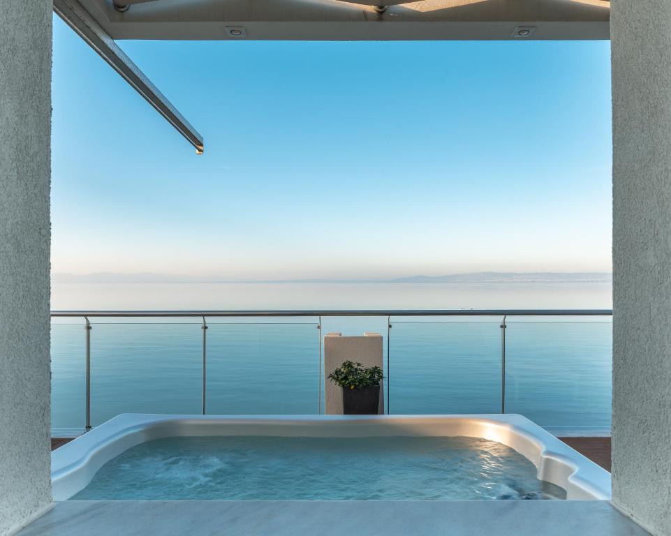 Golden Star City Resort - Seagull Coco-Mat Suite Met Panoramic Sea View