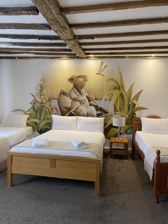 Postel nebo postele na pokoji v ubytování The George Hotel Pangbourne