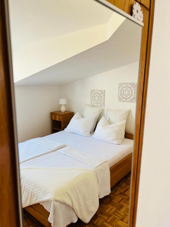 Postel nebo postele na pokoji v ubytování Villa Marina Čiovo Trogir