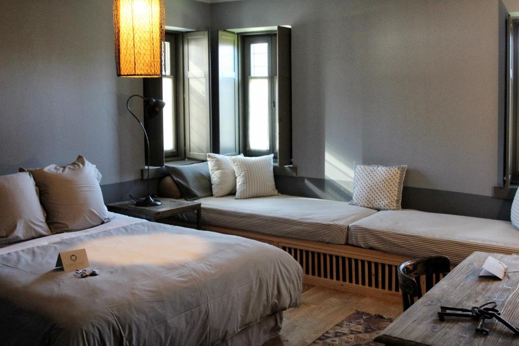 A bed or beds in a room at "Apeiros Chora" Hotel, Zagori