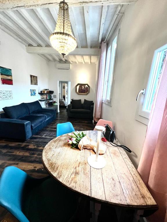 A seating area at Agnolo