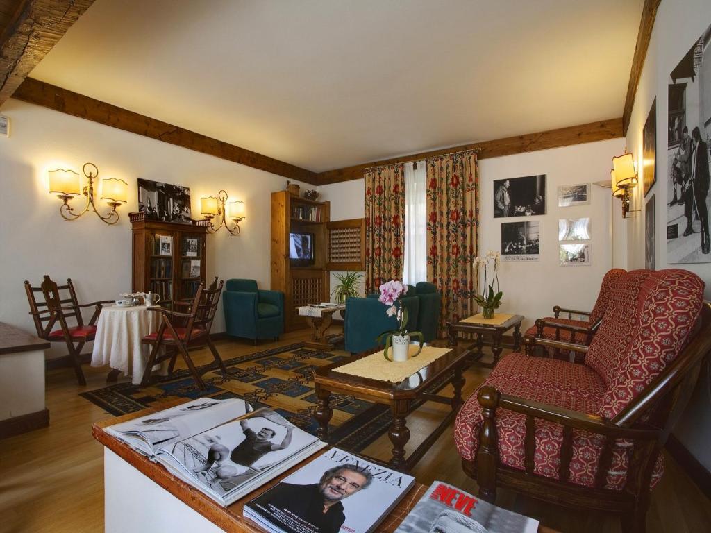 Гостиная зона в Hotel De La Poste