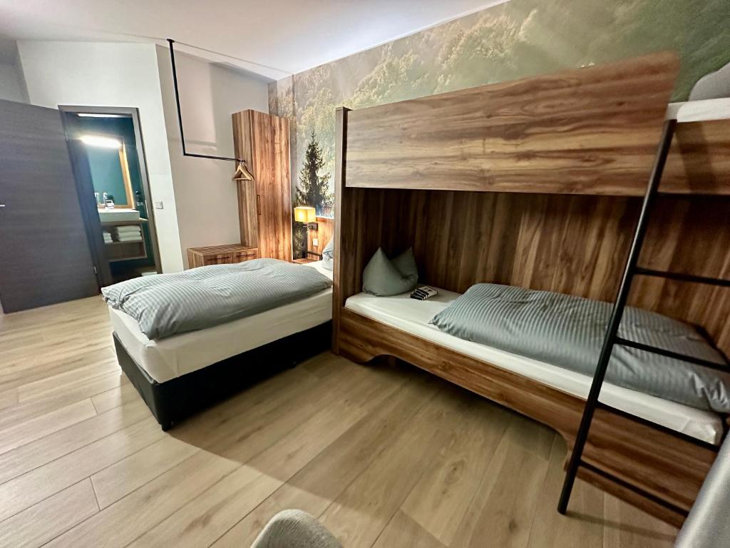 Postel nebo postele na pokoji v ubytování AUSZEIT DAS HOTEL Asbach-Bäumenheim