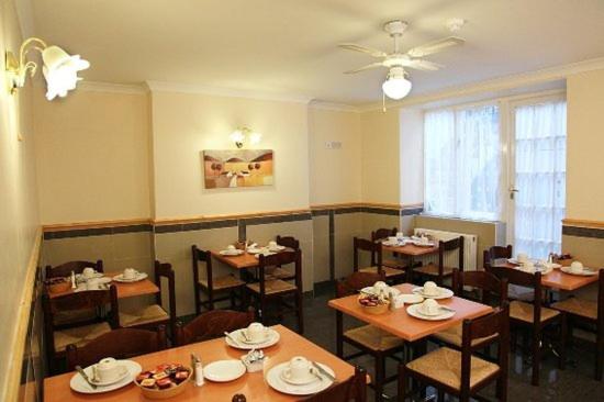 Restaurace v ubytování Elmwood Hotel