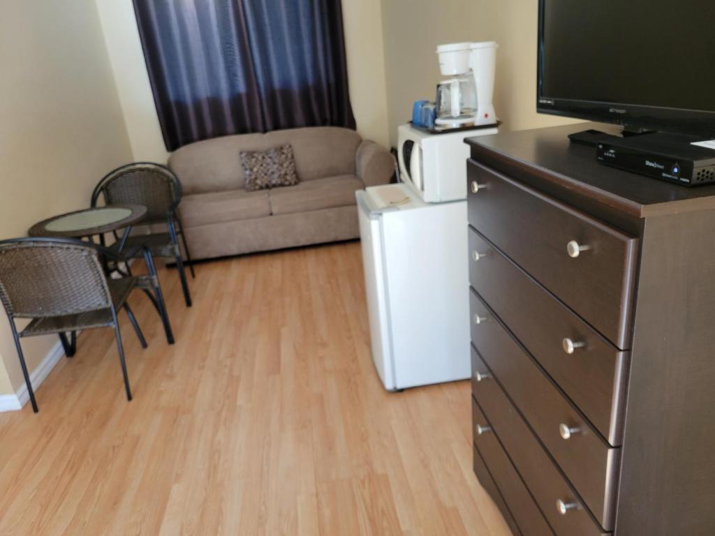 Kuchyň nebo kuchyňský kout v ubytování Elks Motel