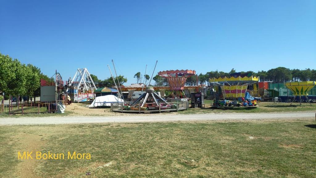 Plac zabaw dla dzieci w obiekcie Mobile home - Bokun mora