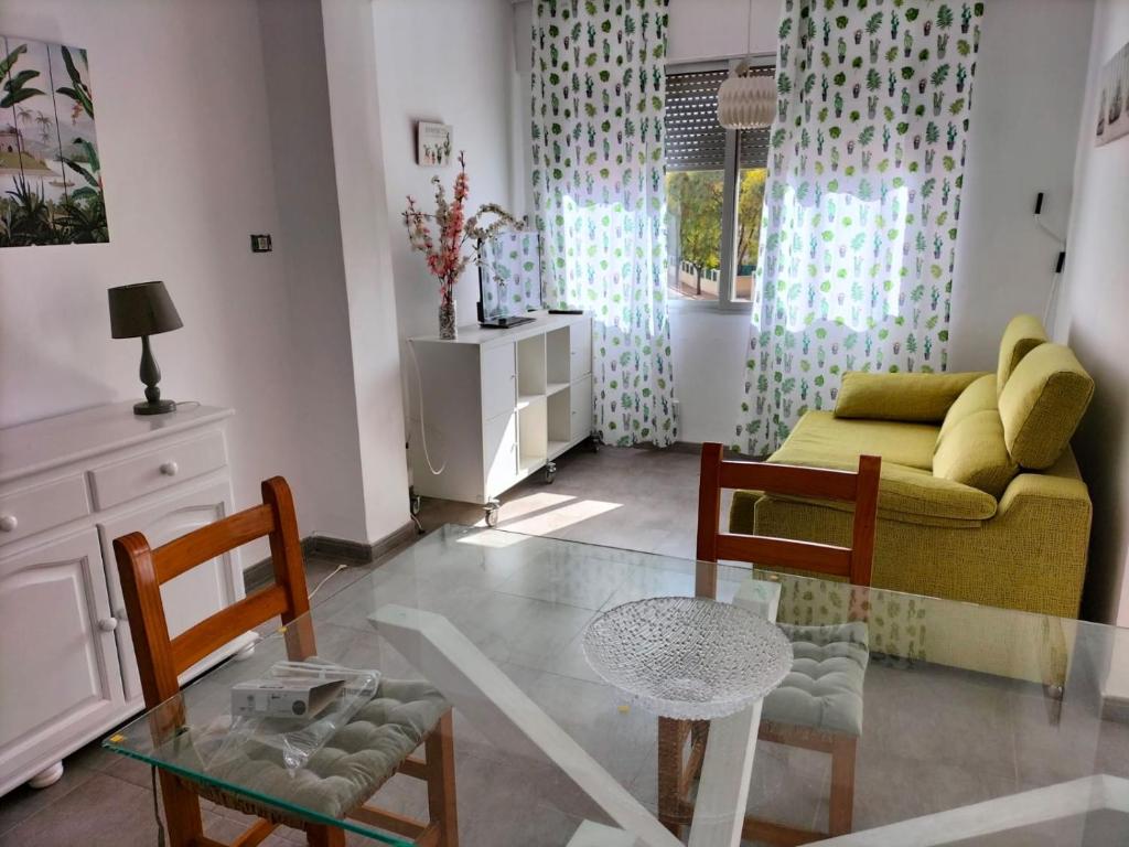 A seating area at ApartiaBeach Apartamentos