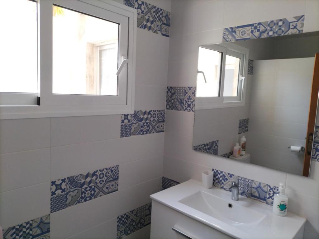 A bathroom at ApartiaBeach Apartamentos