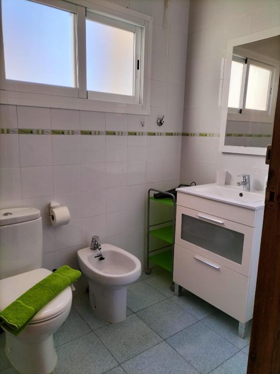 A bathroom at ApartiaBeach Apartamentos