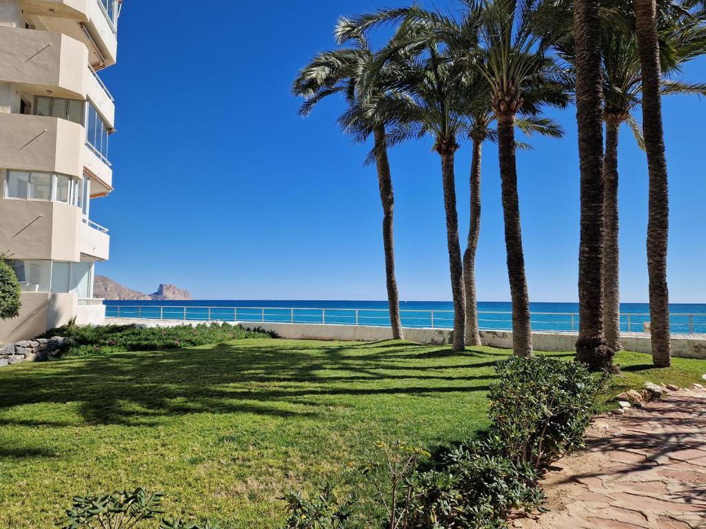 Azul - Estudio con vistas al mar, piscina y acceso directo a la playa by Redi - Housity