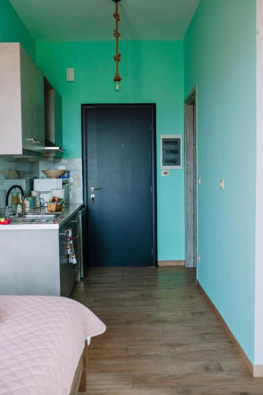 Kuchnia lub aneks kuchenny w obiekcie Konatsi Luxury Apartments