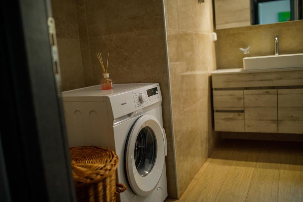 Zdjęcie z galerii obiektu Konatsi Luxury Apartments w mieście Tyros