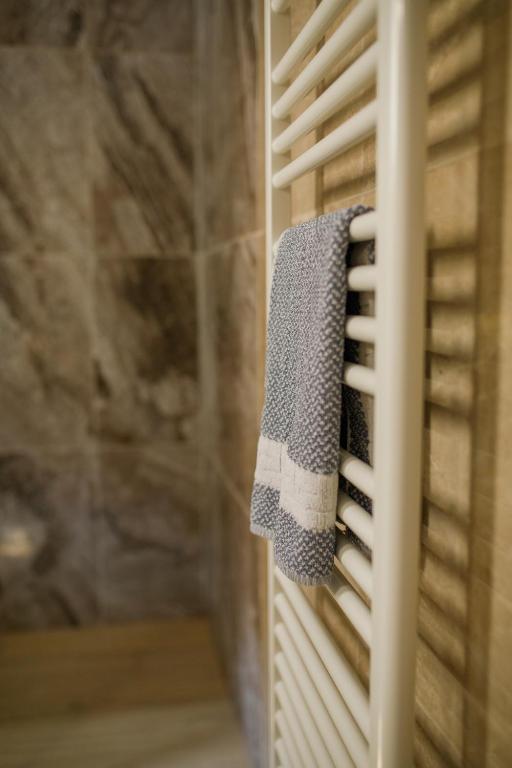 Zdjęcie z galerii obiektu Konatsi Luxury Apartments w mieście Tyros