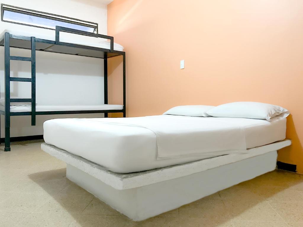 Postel nebo postele na pokoji v ubytování Green Hotel Natural Medellin