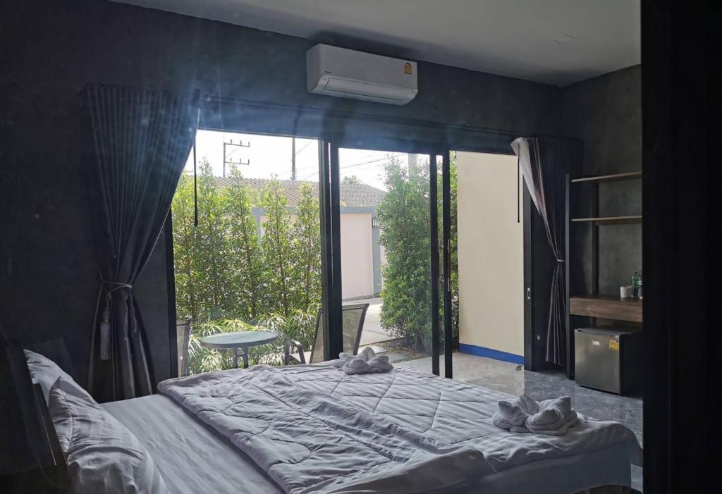 NST Boutique เอ็นเอสทีบูทีค - Deluxe Doppelzimmer Mit Balkon