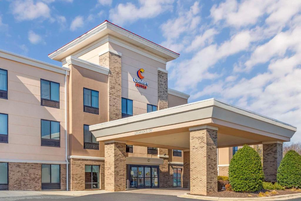 a rendering of the front of a hotel at Comfort Suites Whitsett - Greensboro East in Whitsett