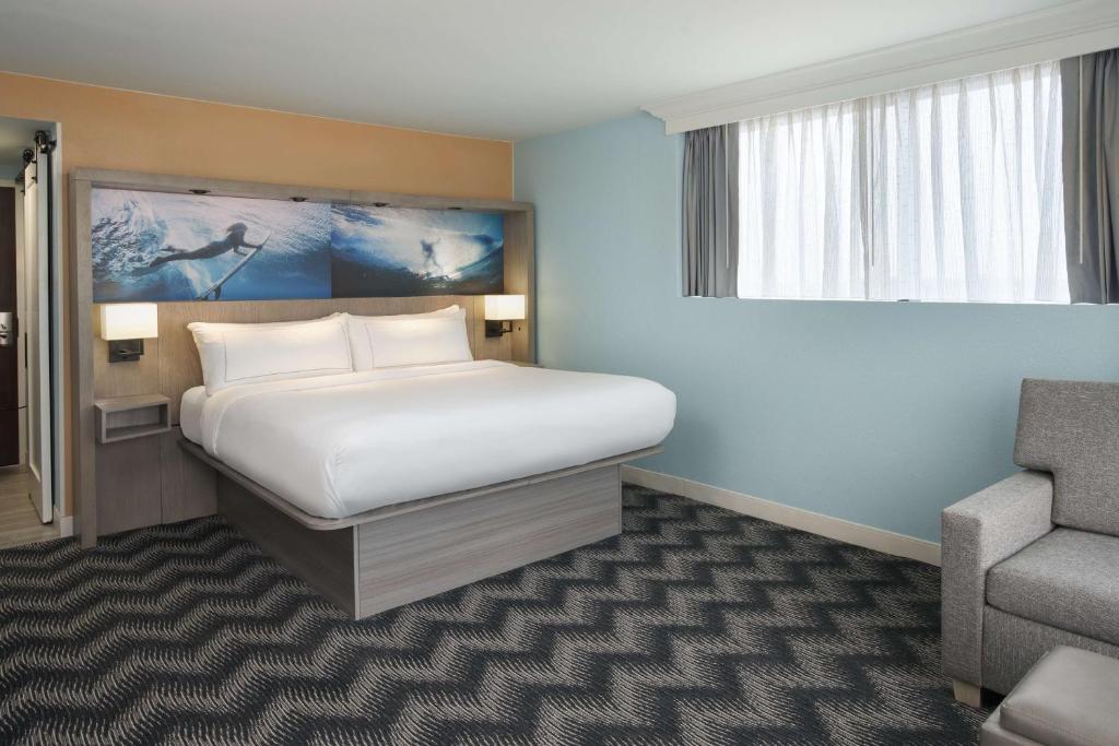 Postel nebo postele na pokoji v ubytování Hilton Cocoa Beach Oceanfront