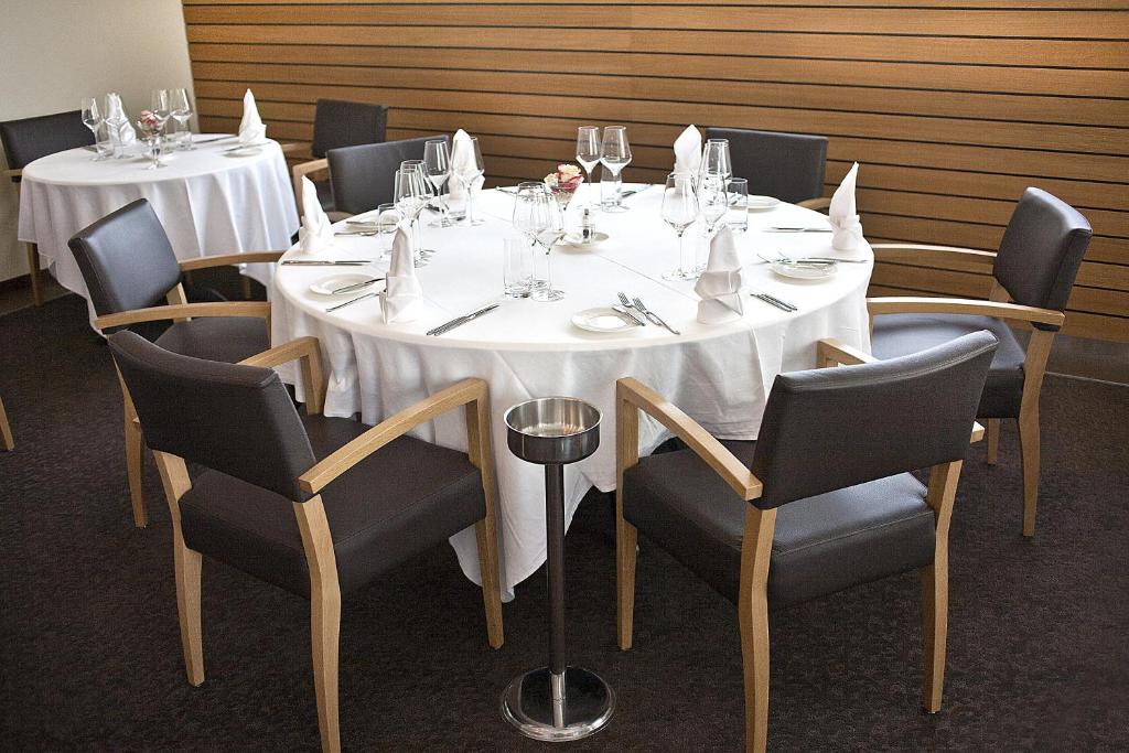 Restaurace v ubytování Hôtel Glanis