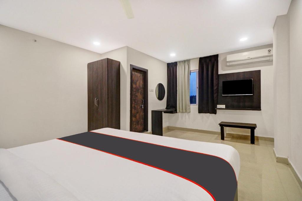 Llit o llits en una habitació de Super Collection O Hotel Pnr International Mehdipatnam